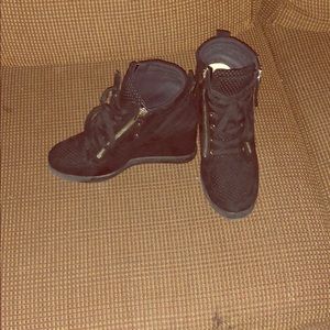 Black wedge sneakers